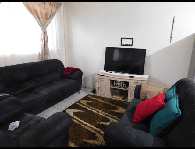 3 BEDROOM HOUSE FOR SALE IN MONTFORD